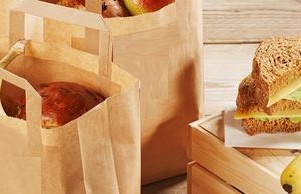 Lunches kunnen per persoon worden meegenomen, vers gebakken ruim belegde broodjes, met zuivel en of vers geperste jus d'orange, Daily-in Lochem